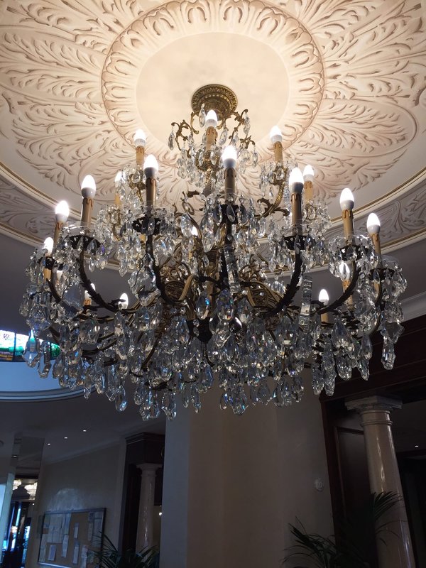 Comment choisir un lustre, les luminaires de luxe actuellement favoris des amateurs de décoration d'intérieur ?